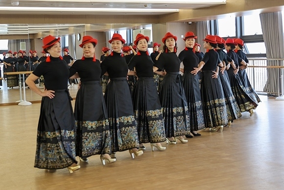 廈門思明區(qū)老年大學老年模特班正在上課。