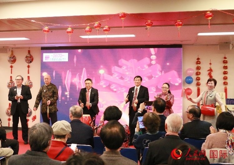 打擊樂合奏《春節(jié)序曲》。人民網(wǎng) 許可攝