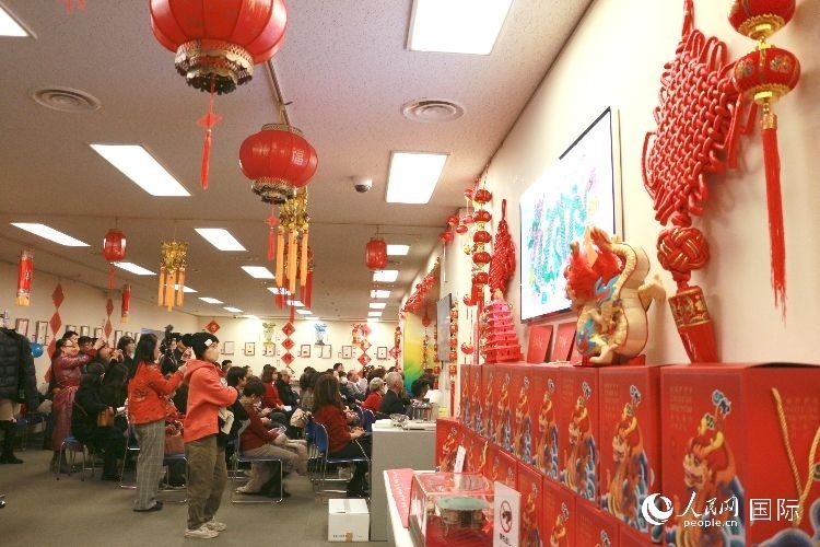 現(xiàn)場(chǎng)洋溢著濃郁的新春氛圍。人民網(wǎng) 許可攝