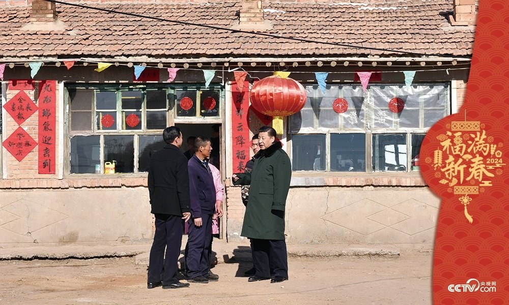 2017年1月24日，習(xí)近平總書記在河北省張家口市張北縣小二臺鎮(zhèn)德勝村村民徐學(xué)海家中看望。