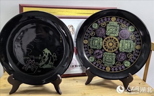 壩漆工藝品。人民網(wǎng)記者 周雯攝