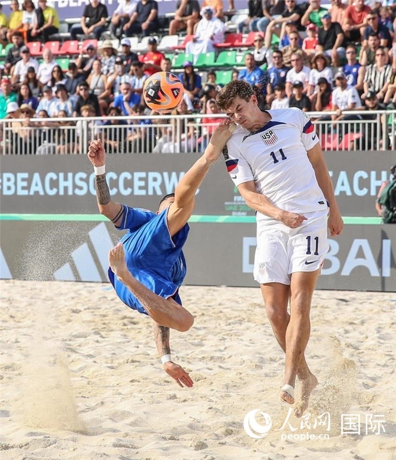 2月15日，意大利隊(duì)對陣美國隊(duì)。人民網(wǎng)塔里克·易卜拉欣攝