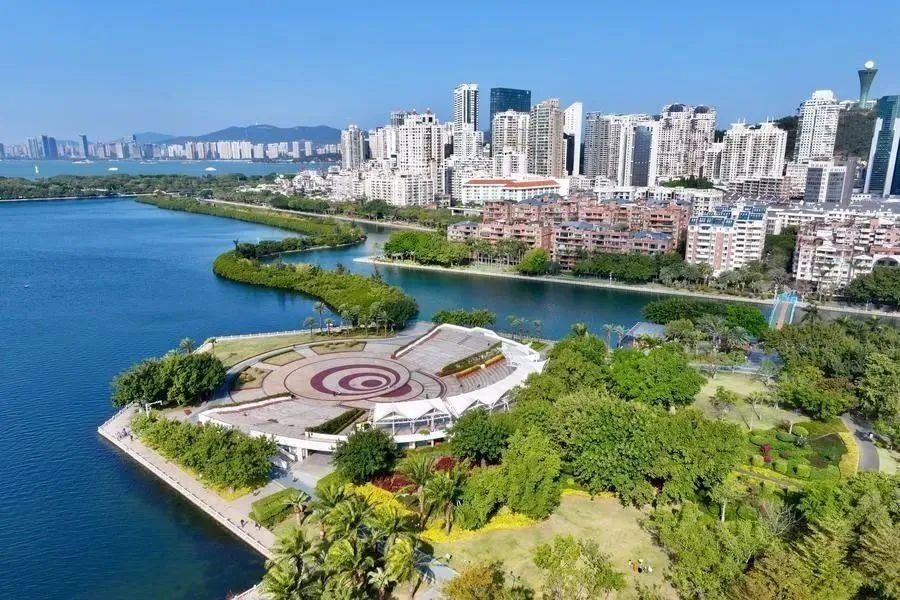 △1月24日，廈門筼筜湖白鷺洲公園及周邊城市景觀。