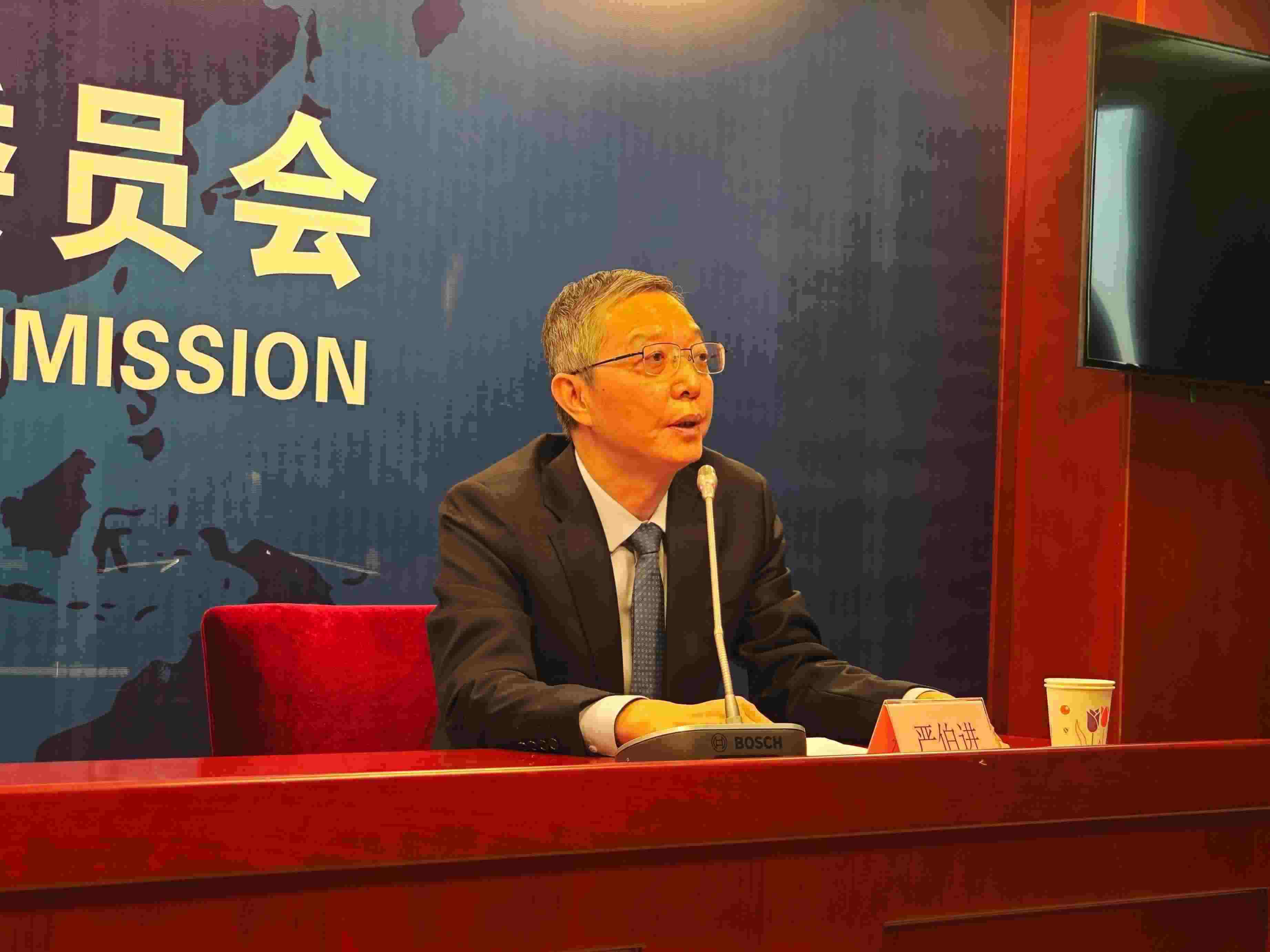 2月23日，嚴伯進在證監(jiān)會例行新聞發(fā)布會現(xiàn)場。 人民網(wǎng) 黃盛 攝