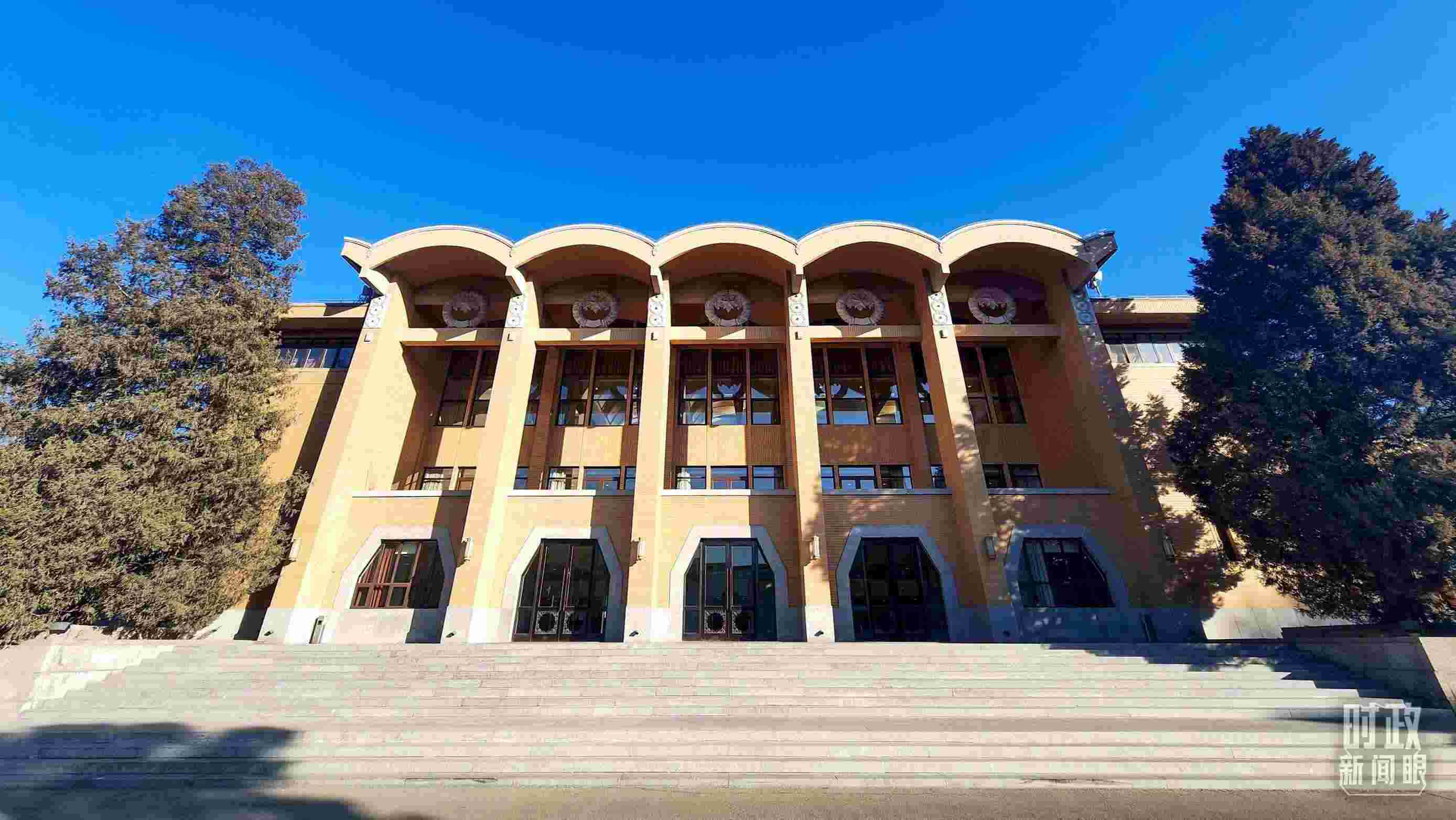 △2024年春季學期中央黨校（國家行政學院）中青年干部培訓班3月1日上午在中央黨校開班。（總臺央視記者劉琦拍攝）