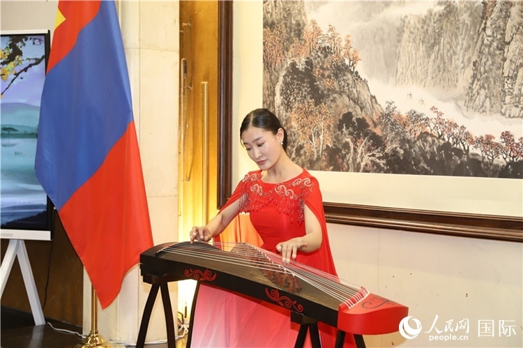 古箏表演。人民網(wǎng)記者 霍文攝