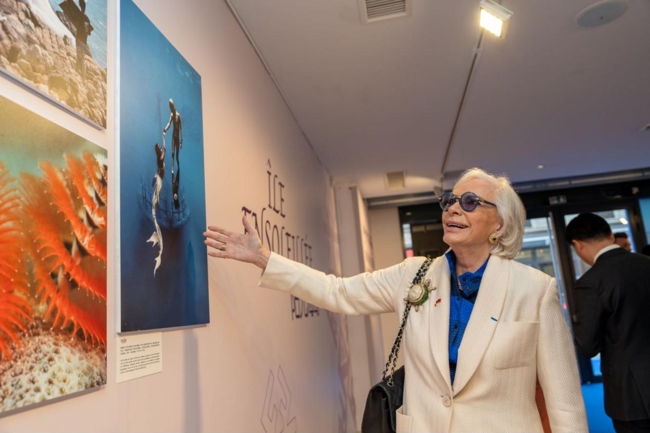 世界旅游組織特別顧問瑪麗-皮埃爾·布歇-奧利耶觀看活動現場圖片展覽?；顒又鬓k方供圖