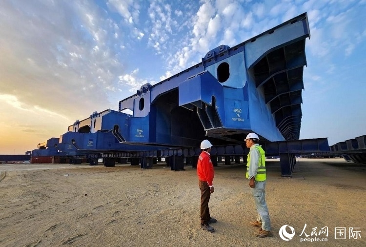 全球最大升船機平臺。人民網(wǎng)記者管克江攝