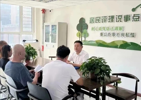 村（居）民評理說事點調解矛盾糾紛。遼寧省司法廳供圖