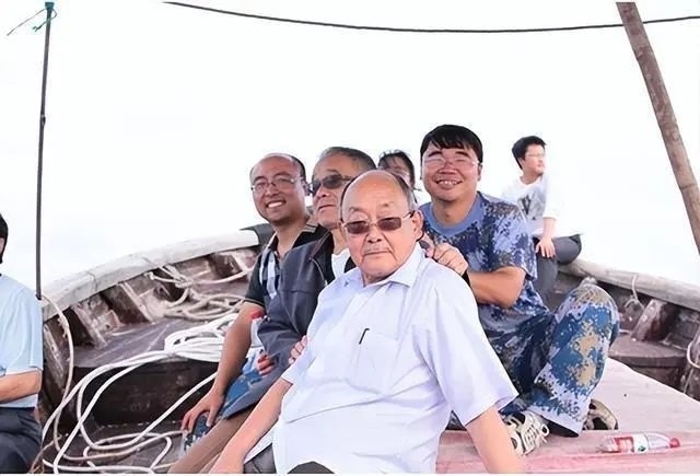 楊士莪院士參加海試。哈爾濱工程大學(xué)供圖