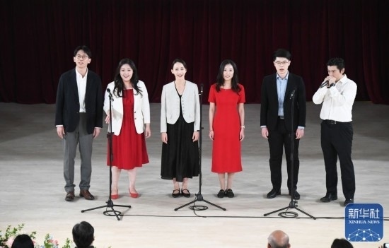 3月21日，國家開發(fā)銀行阿卡貝拉合唱團在音樂會上演出。新華社記者 任超 攝