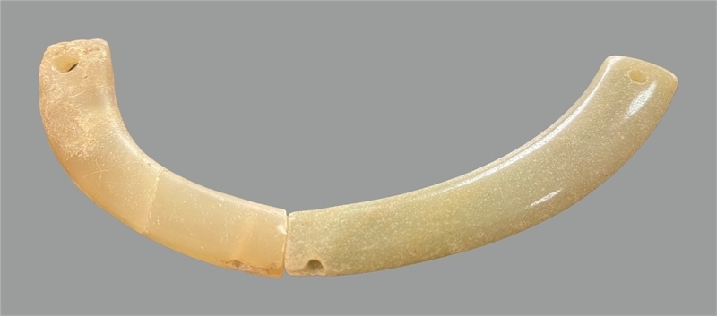 馬家浜文化晚期玉璜。中國文物報社供圖