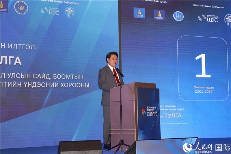 2.圖勒嘎部長做主旨報告。人民網(wǎng)記者 霍文攝_副本