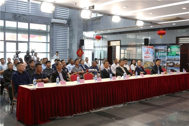 當(dāng)?shù)貢r(shí)間3月26日下午，中國品牌重型機(jī)械、載重車輛宣傳推介會在中國駐蘇里南大使館舉行。圖為宣介會現(xiàn)場。中國駐蘇里南大使館供圖