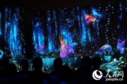 原創(chuàng)舞蹈《萬物有靈》。人民網(wǎng)記者 李發(fā)興攝