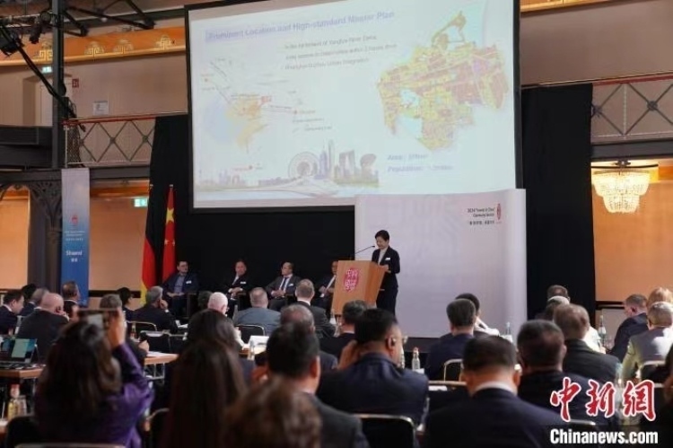 當(dāng)?shù)貢r間4月5日，由中國商務(wù)部主辦的“投資中國”德國專場推介活動在斯圖加特市舉行。中新社記者 馬秀秀 攝