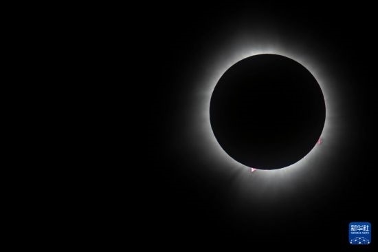 這是4月8日在美國紐約州普拉茨堡拍攝的日全食景觀。新華社發(fā)（文森特·約翰遜攝）