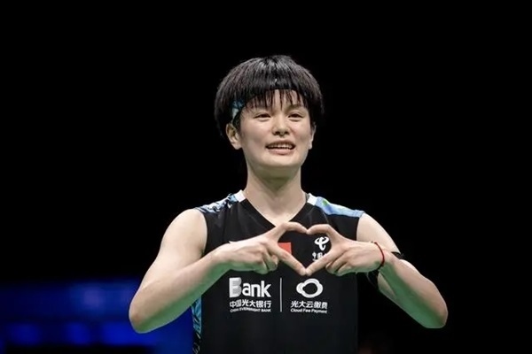 4月14日，王祉怡在奪冠后慶祝。新華社記者 江漢攝