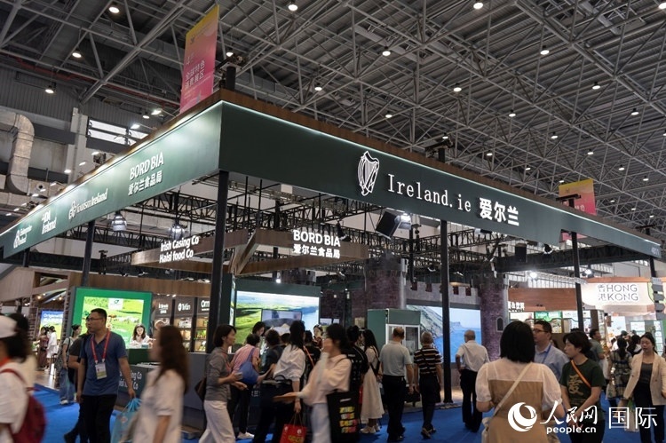 第四屆中國國際消費品博覽會愛爾蘭國家館。人民網(wǎng) 常沙攝