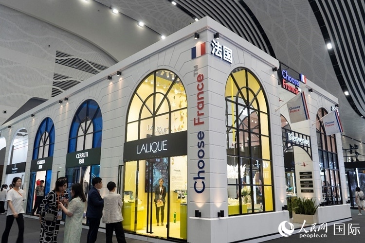 第四屆中國國際消費品博覽會法國國家館。人民網(wǎng) 常沙攝
