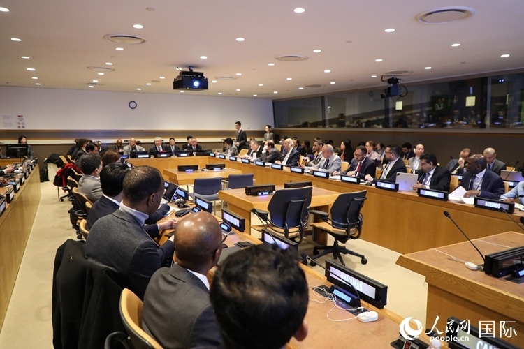 40多國常駐代表、副代表以及聯(lián)合國工發(fā)組織、糧農(nóng)組織、區(qū)域經(jīng)委會、南南合作辦公室等聯(lián)合國機(jī)構(gòu)官員等100多人參加全球發(fā)展倡議之友小組高級別會議。 人民網(wǎng)記者 李志偉攝