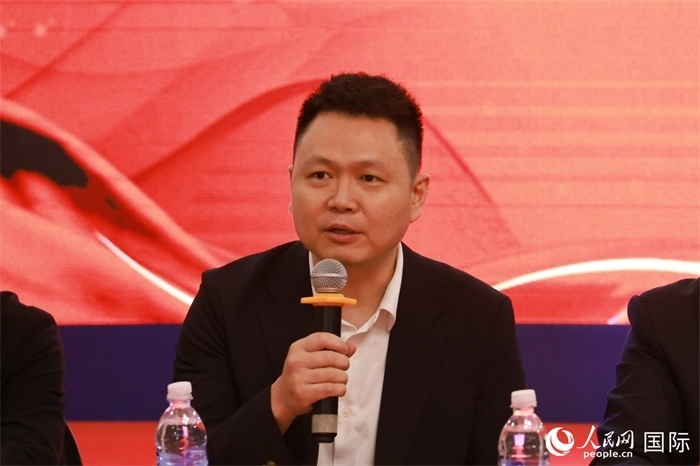 中國駐里約熱內(nèi)盧總領(lǐng)館副總領(lǐng)事王尉育在座談會(huì)上致辭。人民網(wǎng)記者 陳海琪攝