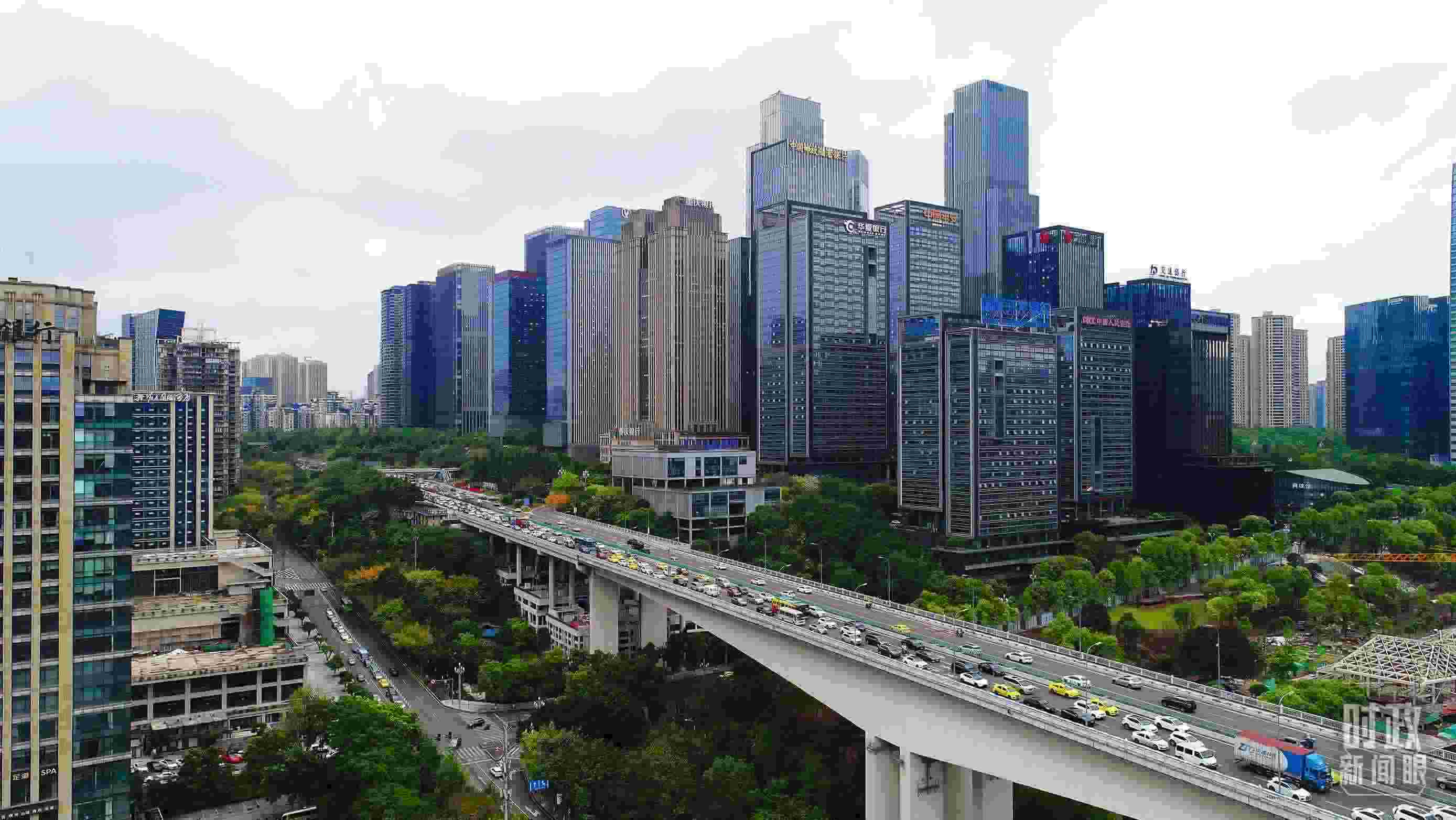 △重慶市數(shù)字化城市運(yùn)行和治理中心。（總臺(tái)記者于濱拍攝）