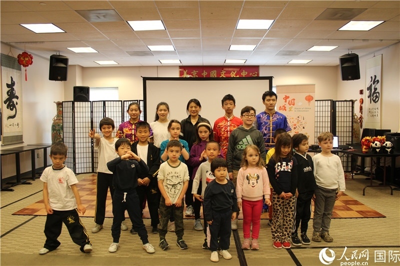 2、此次活動(dòng)是在美京中國(guó)文化中心舉辦的“中國(guó)城里品中國(guó)”系列文化活動(dòng)之一。 伊莎貝爾·羅德里格斯攝