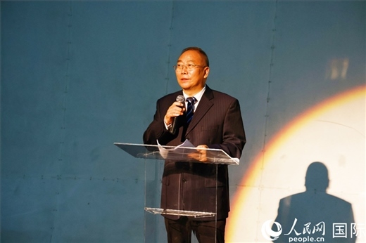 四川省文化和旅游廳副廳長(zhǎng)王成平在活動(dòng)現(xiàn)場(chǎng)進(jìn)行旅游推介。人民網(wǎng)記者 陳海琪攝