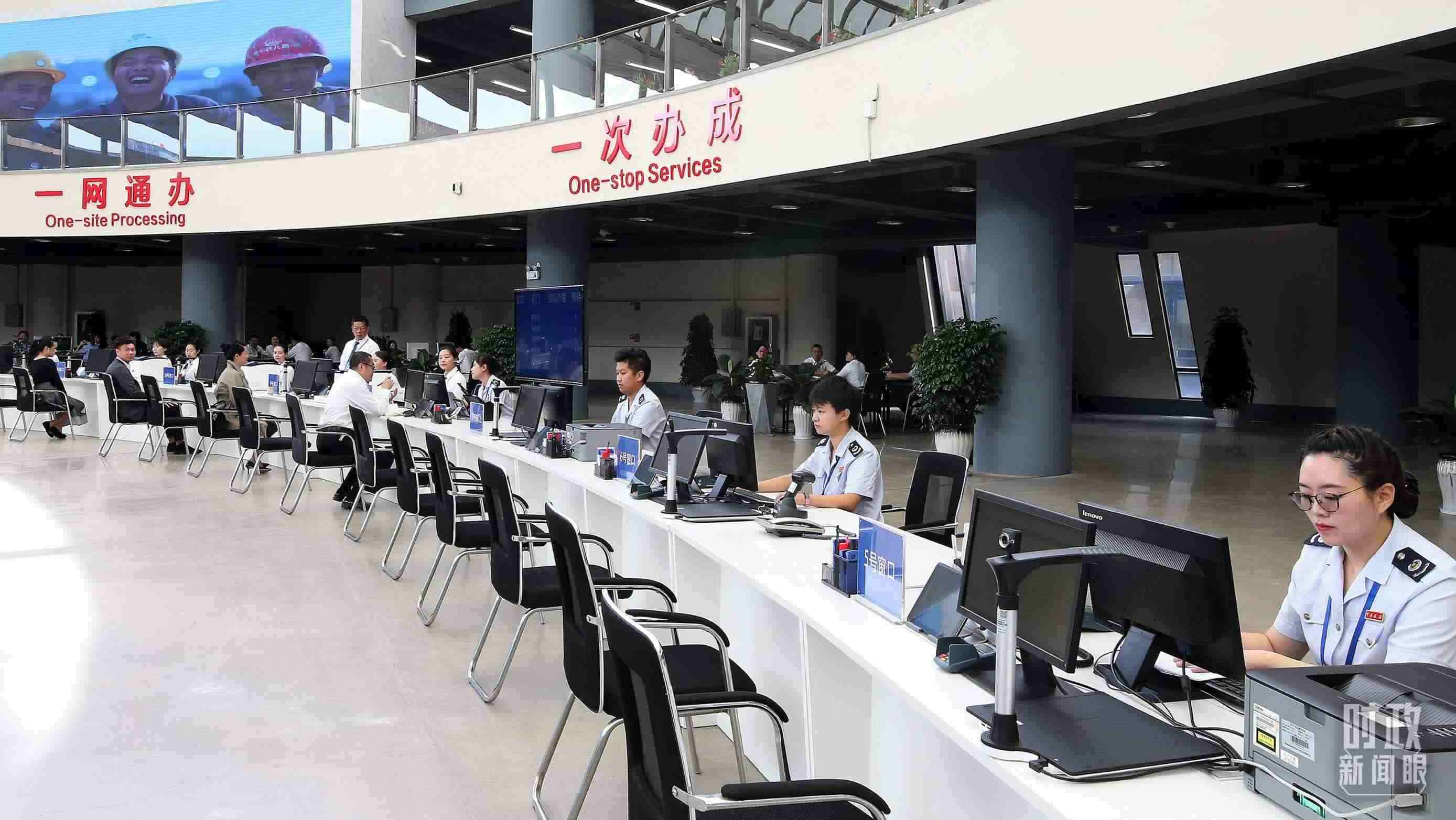 △中國(guó)（云南）自由貿(mào)易試驗(yàn)區(qū)昆明片區(qū)綜合服務(wù)中心。（圖/視覺(jué)中國(guó)）