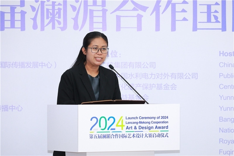 緬甸駐華大使館副館長、公使銜參贊杜欣瑪泰在2024第五屆瀾湄合作國際藝術(shù)設(shè)計(jì)大賽啟動(dòng)儀式上致辭。主辦方供圖