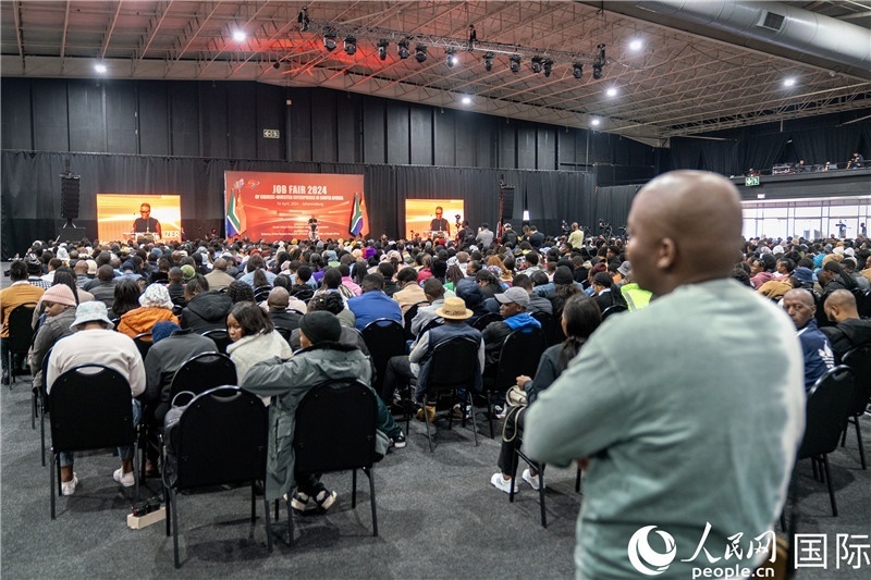 2024年中資企業(yè)招聘大會現(xiàn)場。 人民網(wǎng) 希拉茲攝