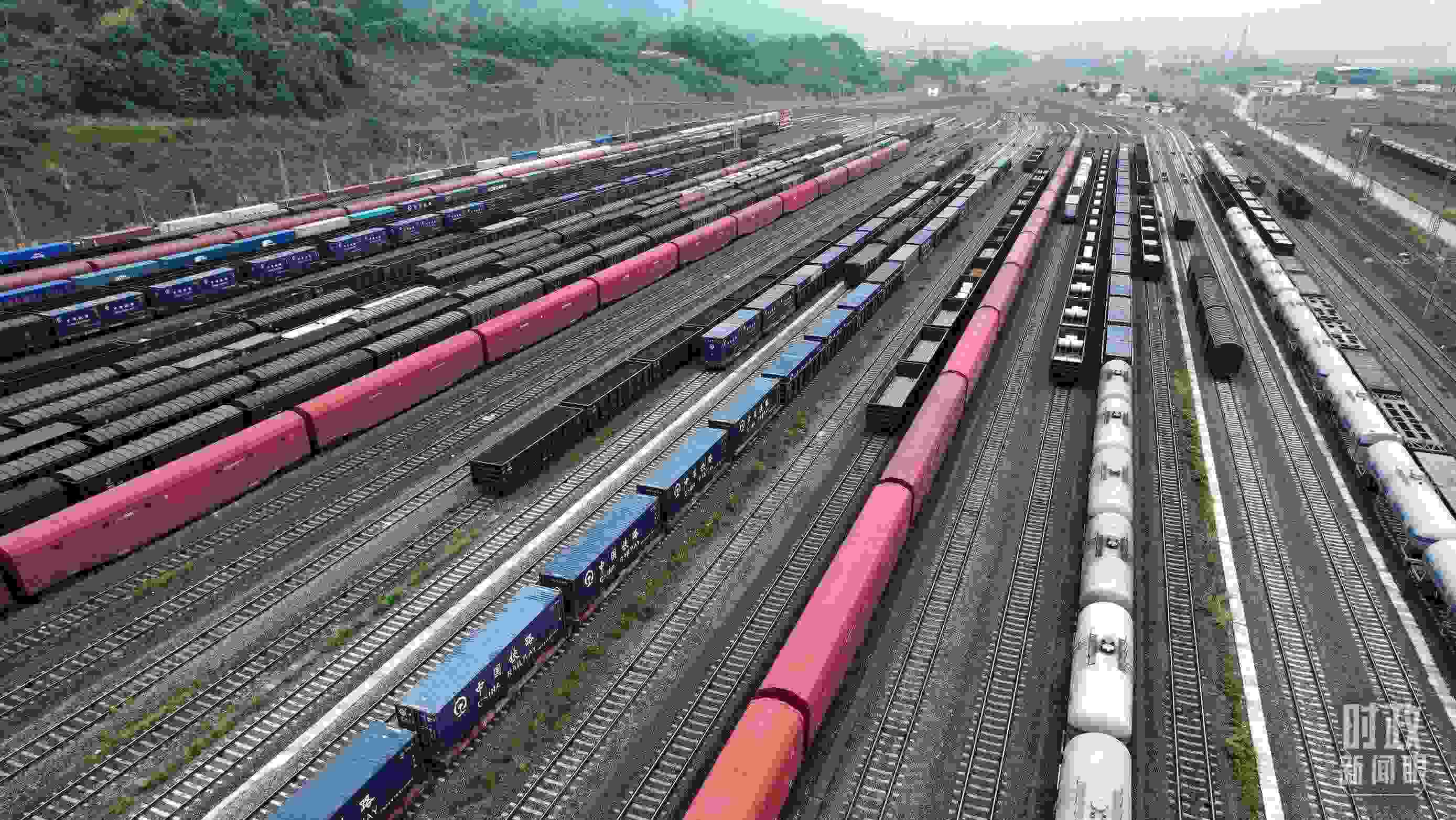 △重慶國際物流樞紐園區(qū)。（總臺(tái)央視記者范凱拍攝）