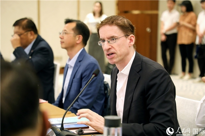 德國駐廣州總領(lǐng)事魯彥在產(chǎn)業(yè)對接會上發(fā)言。人民網(wǎng)記者趙益普攝