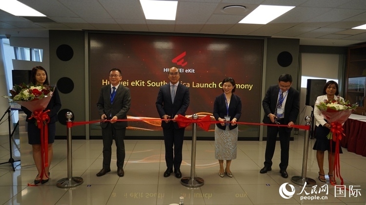 嘉賓出席華為分銷子品牌坤靈出海南非剪彩儀式。 人民網(wǎng) 劉暢攝