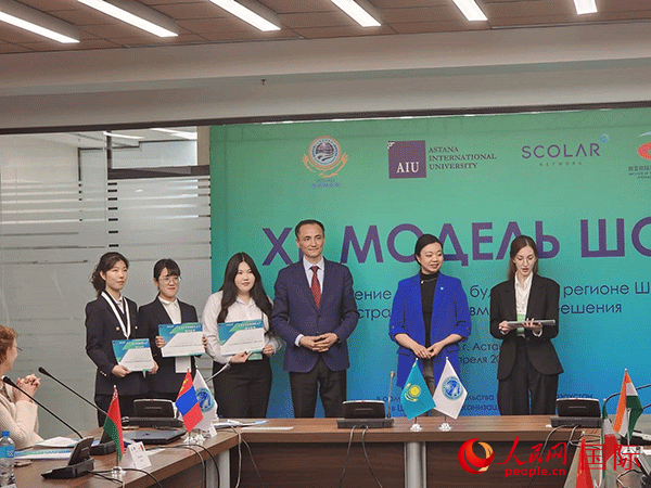 中國代表榮獲“最佳代表”獎。人民網(wǎng)記者 李強攝