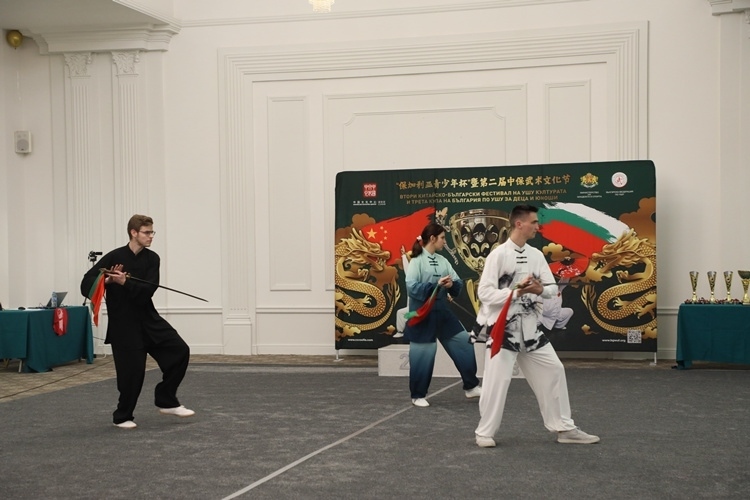 武術(shù)愛好者現(xiàn)場(chǎng)表演。索非亞中國(guó)文化中心供圖