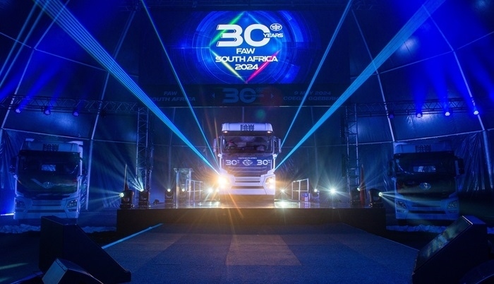 新一代旗艦車型JH6 550馬力牽引亮相。圖片來源：一汽解放