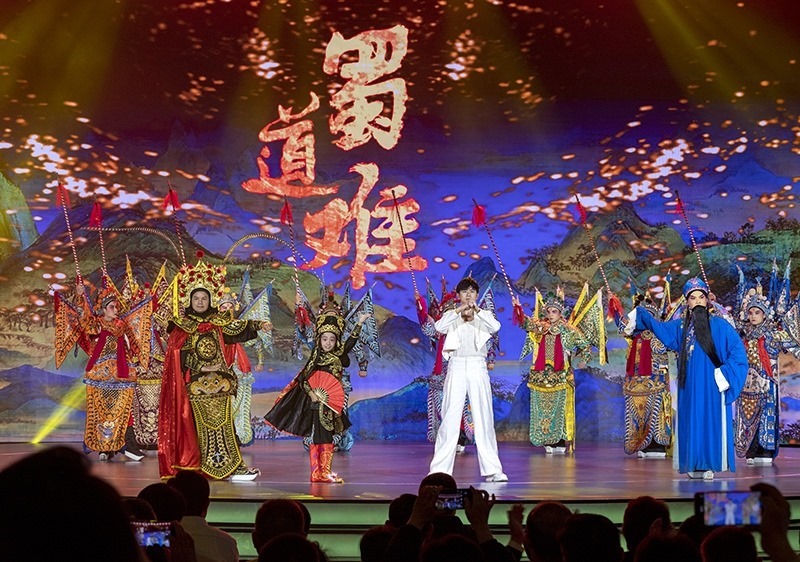 2023年10月13日，成都，“把青春華章寫在祖國大地上”大思政課網(wǎng)絡(luò)主題宣傳和互動引導(dǎo)活動在四川大學(xué)舉行。