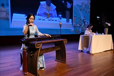 活動(dòng)現(xiàn)場(chǎng)茶藝古琴表演。新加坡中國(guó)文化中心供圖