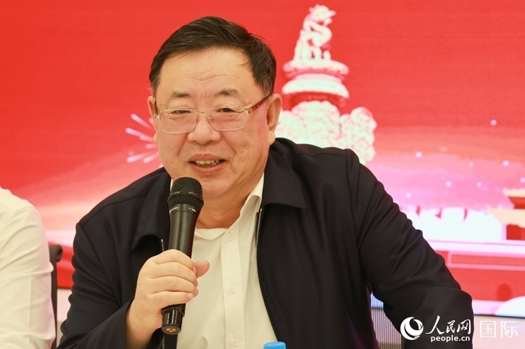 山東省泰安市委書記、市人大常委會主任楊洪濤在座談會上致辭。人民網(wǎng)記者 陳海琪攝