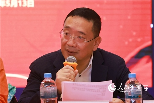 巴西文協(xié)主席上官建峰在座談會(huì)上致辭。人民網(wǎng)記者 陳海琪攝