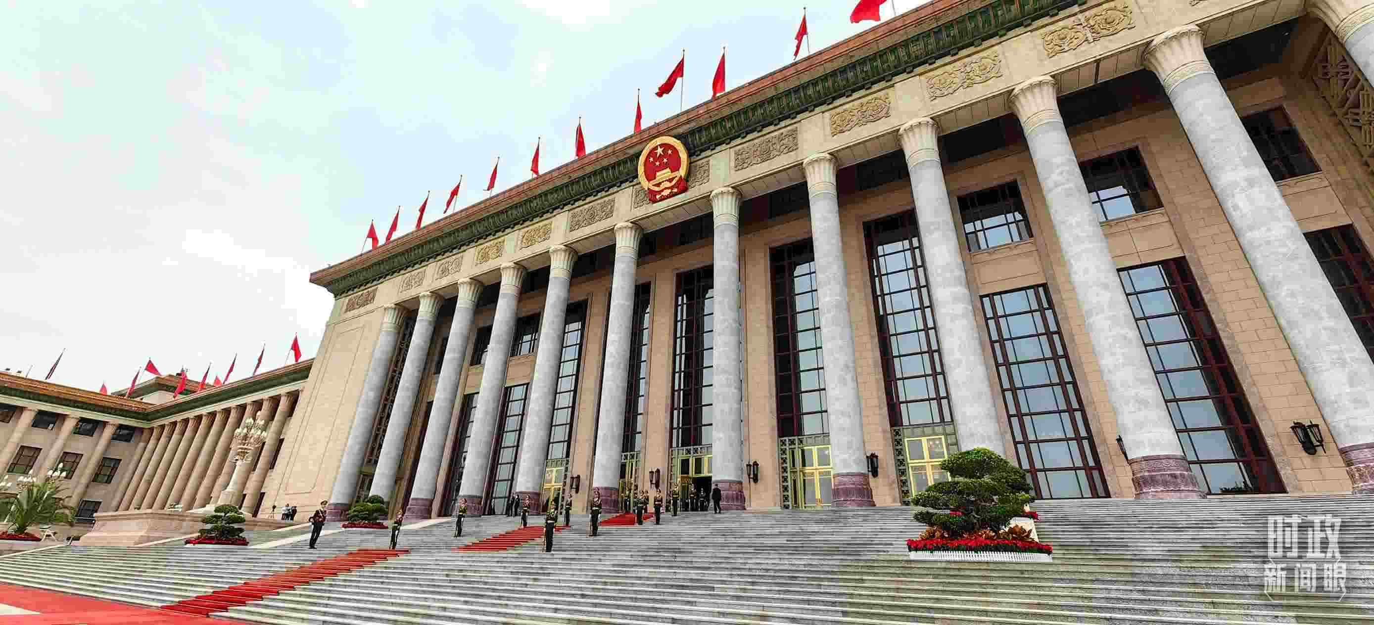 △人民大會堂東門外廣場。（總臺央視記者段德文拍攝）