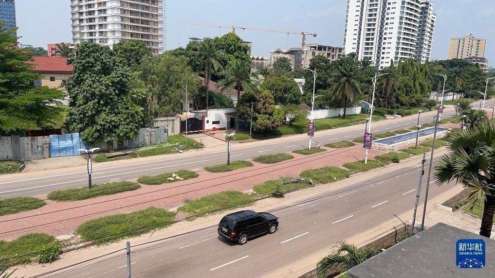 這是5月19日在剛果（金）首都金沙薩拍攝的街景（手機照片）。新華社發(fā)