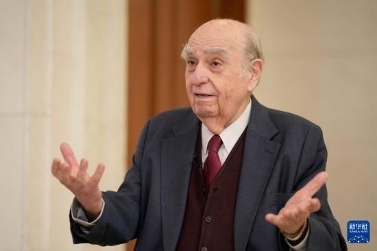  5月17日，烏拉圭前總統(tǒng)胡利奧·瑪麗亞·桑吉內(nèi)蒂在蒙得維的亞接受新華社記者專訪。新華社發(fā)（尼古拉斯·塞拉亞攝）