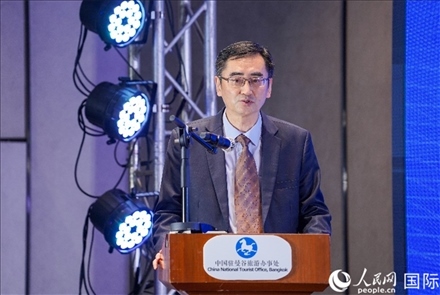 曼谷中國文化中心兼中國駐曼谷旅游辦事處主任闕小華發(fā)表演講。（普拉維攝）