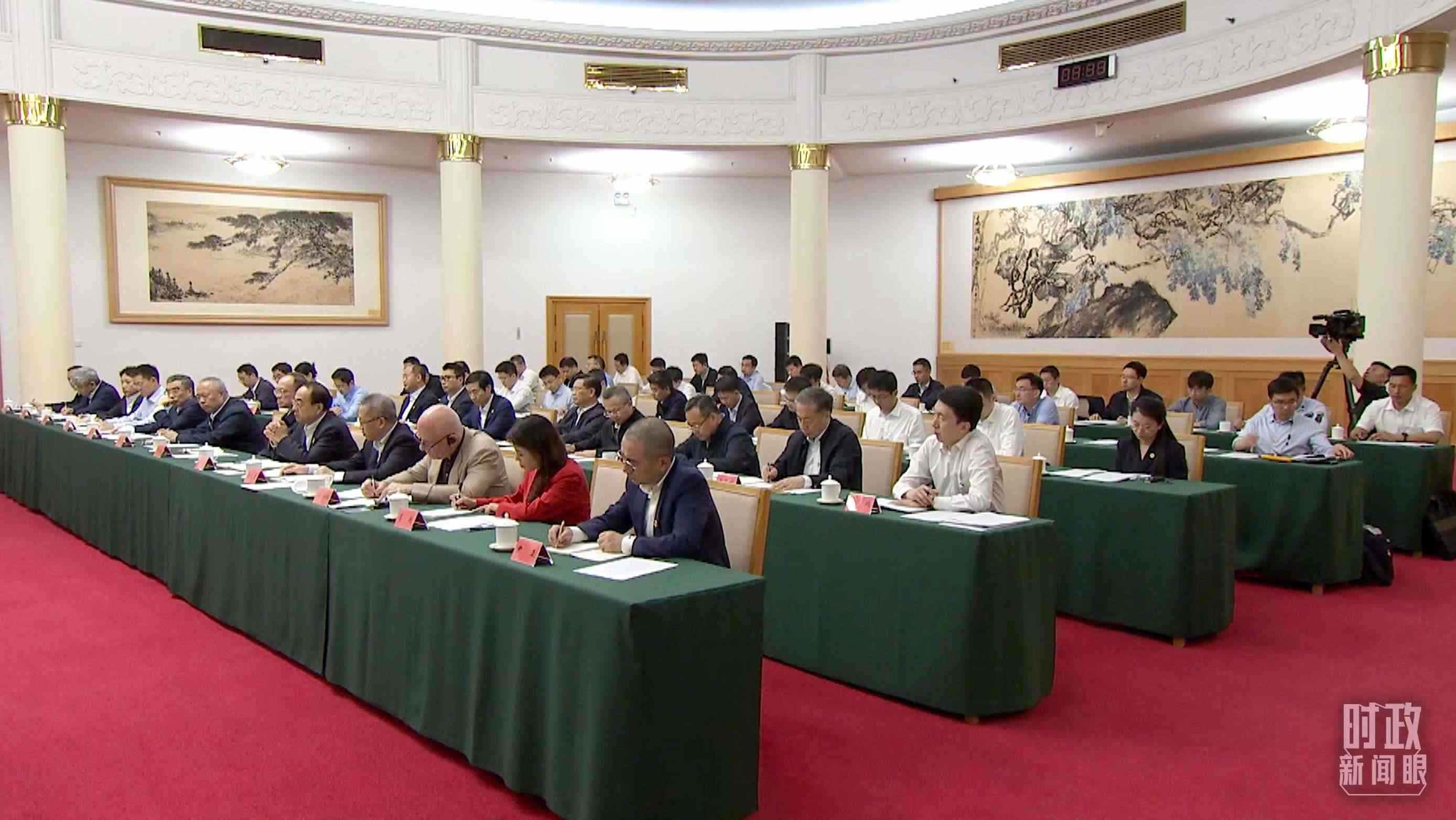 企業(yè)和專家座談會現(xiàn)場。