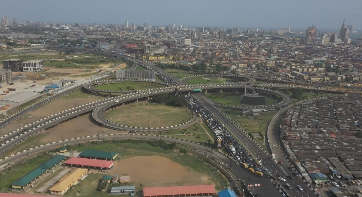 新修復(fù)的尼日利亞拉各斯三號(hào)橋鳥(niǎo)瞰圖。中國(guó)土木尼日利亞有限公司供圖