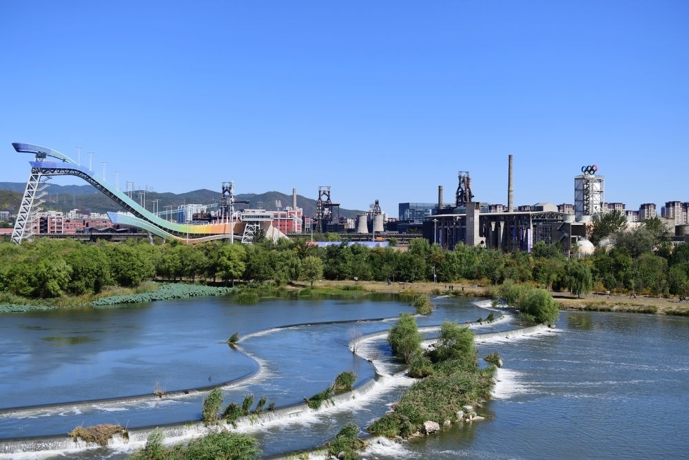 在北京首鋼園附近拍攝的永定河（2022年10月4日攝）。新華社記者 張晨霖 攝