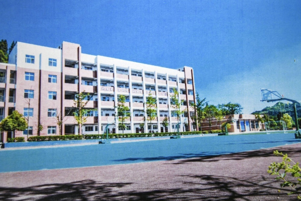 建成之初的之江小學(xué)教學(xué)樓（資料照片翻拍）。